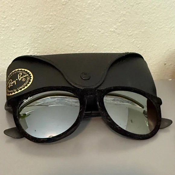 Ray-Ban Classic Velvet Black Sunglasses - Picture 2 of 3